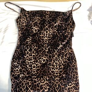Silky feeling leopard print dress